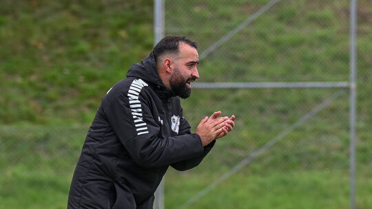 Applaus gab es von Trainer Rafael Sousa für die starke Leistung seiner SG Viertäler Oberwesel beim 1:1 im Heimspiel gegen Anadol
