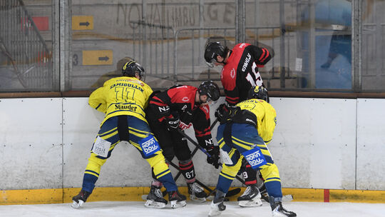 Vollen Einsatz zeigten hier die Raketen Maximilian Kolesnikov und Isak Spahija. Die EGDL unterlag dem Top-Favoriten aus Essen na