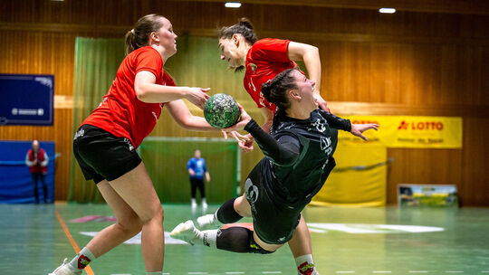 Regionalliga-Torjägerin Melissa Gräber (in Schwarz) sammelte nach langer Verletzungspause Spielpraxis in der Oberliga-Reserve un