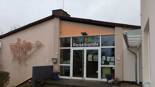 Die Meddersheimer Kita "Rasselbande" soll um 400 Quadratmeter erweitert werden. Die Kita in Monzingen soll einen Neubau bekommen