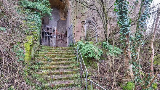 Eine steile Treppe führt in das ehemalige Arbeitszimmer des preußischen Generals Aster. Hier wurde vor mehr als 30 Jahren die am