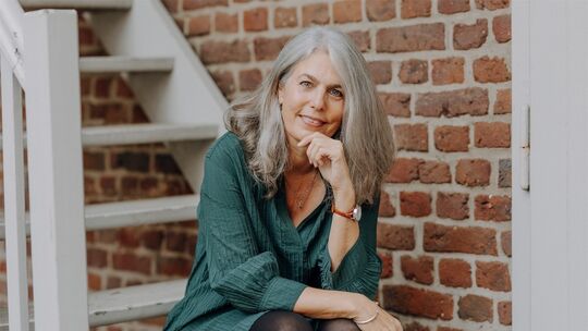 Die Schrifstellerin Christiane Wünsche lebt seit ihrer Kindheit im Rheinland.