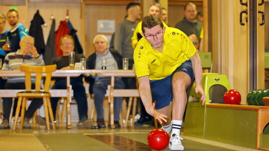 Falko Stockter war wie so oft ein zuverlässiger "Holz-Lieferant": Beim Heimspiel in der Abstiegsrunde räumte der Akteur des TuS