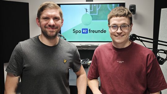 Lukas Erbelding und Moritz Hannappel sprechen über im Fußball-Podcast "SpoRZfreunde" über das Viertelfinale im Rheinlandpokal. Lukas Erbelding und Moritz Hannappel sprechen über im Fußball-Podcast "SpoRZfreunde" über das Viertelfinale im Rheinlandpokal.