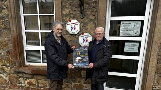 Gerhard Held und Herbert Wirzius bei Übergabe der Freikarten
Bild: Isabell Müller Soonwaldstiftung Gerhard Held und Herbert Wirzius bei Übergabe der Freikarten
Bild: Isabell Müller Soonwaldstiftung