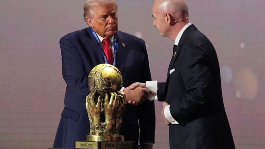 Donald Trump (l) und Gianni Infantino