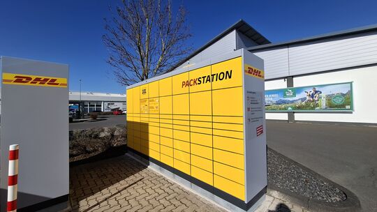 Eine der neuen Packstationen befindet sich direkt vor dem Aldi in der Industriestraße, mit einer Kapazität von 100 Postfächern.