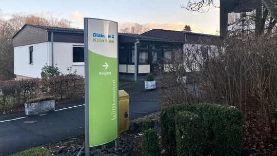 Am Leuzbacher Weg in Altenkirchen haben die Schmerztagesklinik und die Schmerzambulanz inzwischen geschlossen. Dia Diakonie führ Am Leuzbacher Weg in Altenkirchen haben die Schmerztagesklinik und die Schmerzambulanz inzwischen geschlossen. Dia Diakonie führ