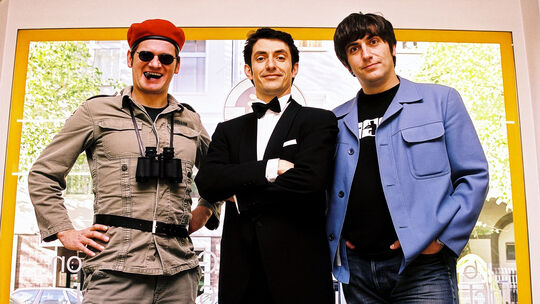 Holger Müller als "Ausbilder Schmidt", Klaus-Jürgen "Knacki" Deuser und Achim Knorr (vlnr.) im Kölner Waschsalon, in dem Nightwa Holger Müller als "Ausbilder Schmidt", Klaus-Jürgen "Knacki" Deuser und Achim Knorr (vlnr.) im Kölner Waschsalon, in dem Nightwa