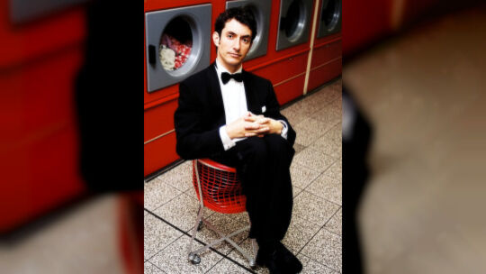 "Nightwash"-Host Knacki Deuser stilecht im Wäschekorb. "Nightwash"-Host Knacki Deuser stilecht im Wäschekorb.