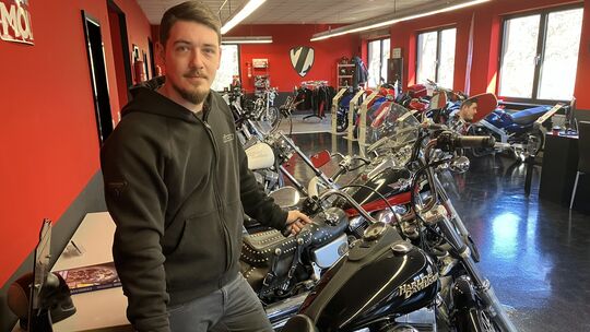 Justus-Marius Zimmermann kennt die Schwankungen im Motorradmarkt. Nachdem die Branche 2025 einen Einbruch von 30 Prozent bei den