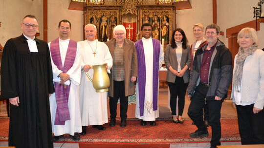 Gerhard Horteux (3. von links), Ehefrau Rosel und Tochter Melanie, im Kreis von Schwestern und Brüder im Amt: Holger Werries (vo
