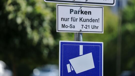 Seit dem 1. März wird die Parkzeit der Besucher des Neuwieder Zoo mittels Kennzeichenerfassung überwacht. Jahreskartenbesitzer m