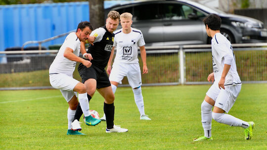 In der Hinrunde trennten sich der SV Windhhagen (weiße Trikots) und der SG Ahrbach 2:2-Remis. Am Sonntag treffen die Mannschafte