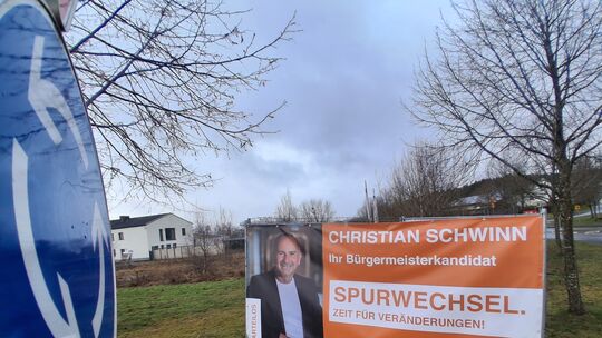 "Spurwechsel" hat der unabhängige Bürgermeisterkandidat Christian Schwinn seinen Wahlkampf überschrieben. Das missfällt der Kon