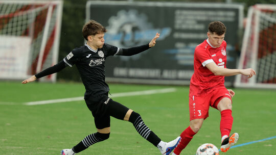 Sowohl gegen den TuS Immendorf als auch gegen die SG Schneifel haben Fabio Schopp (schwarzes Trikot) und sein VfB Linz nichts ge