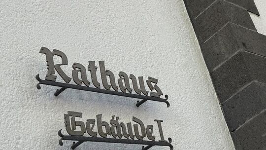 Wer wird neue Bürgermeisterin oder neuer Bürgermeister von Koblenz? Die Ratsmitglieder entscheiden am 26. März.