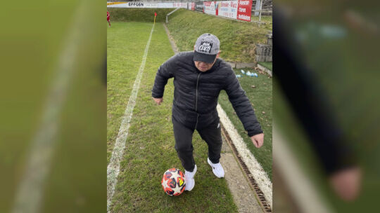 Seinen Trick beherrscht Fritz Röhrig auch heute noch. Auf die berühmte Finte sind Generationen von Gegenspielern hereingefallen.