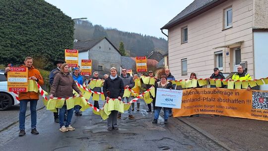 Eine Bürgerinitiative aus Trittscheid wehrt sich: Mit einer Petition und Protesten will sie die Landesregierung zur Abschaffung