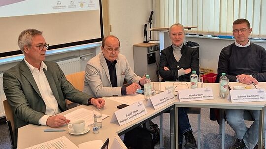 Deutliche Forderungen an die Politik (von links): Landessportbund-Präsident Rudolf Storck neben Klaus Kuhn, dem Chef des Sportbu