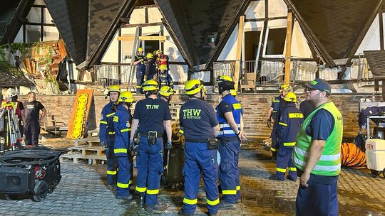 Wer hat Schuld an dem Einsturz eines Hotels im Moselort Kröv im Sommer 2024? Noch immer ist die Frage nicht geklärt.