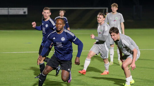 In Niederroßbach ging die SG Westerburg (von links Lars Hendrik Jung und Henoch Fito) am Mittwochabend unglücklich leer aus. Jet