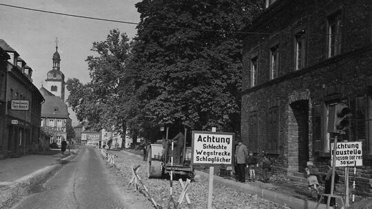 Das Foto von den Abeiten des Ausbaus der B9 in Bad Breisig stammt aus dem Jahr 1954. Das Foto von den Abeiten des Ausbaus der B9 in Bad Breisig stammt aus dem Jahr 1954.