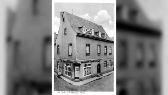 In dem inzwischen heruntergekommenen Gebäude in der Mauerstraße 26 befand sich früher das Café Fuchs. Später wurden die Räumlich