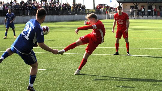 Nicht nur die Haltungsnote stimmt: Kapitän Moritz Brendler und die SG Augst Eitelborn gehören als Aufsteiger zu den positiven Üb