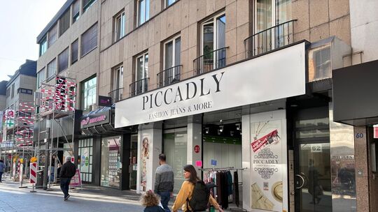 In der Nähe des Durchgangs zum Löhr-Center liegt der Modeladen Piccadly. Er hat nun geschlossen.