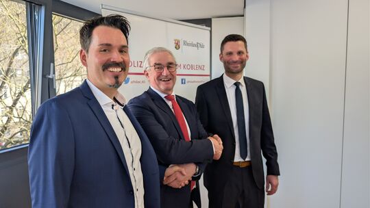 Jens Kugelmeier (von links) wurde feierlich in das Amt des Leiters der Kriminalinspektion Betzdorf von Polizeipräsident Jürgen S