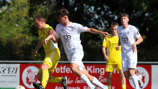 Im Hinspiel holte der TuS Kirchberg um Kapitän Jonas Heimer (links, in Gelb) in Andernach einen seiner beiden Auswärtspunkte in