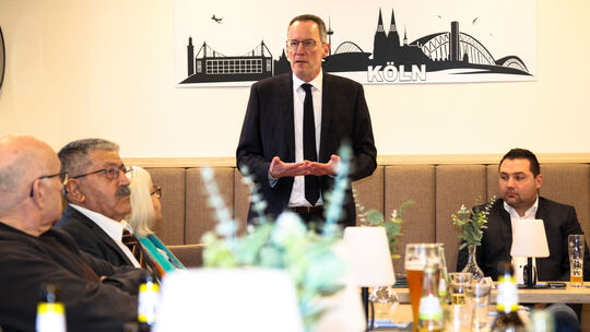 Bei einer Veranstaltung in Ulmen standen Inneminister Michael Ebling und MdL Benedikt Oster (beide SPD) zum Thema Dorfbudget Red