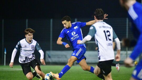 Bis zur fünften Minute der Nachspielzeit führte die SG Westum/Löhndorf (am Ball Islam Reggami) gegen den SV Oberzissen mit 1:0,