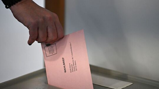 In Rheinland-Pfalz liegt das Mindestalter bei Landtagswahlen bei 18. In Rheinland-Pfalz liegt das Mindestalter bei Landtagswahlen bei 18.