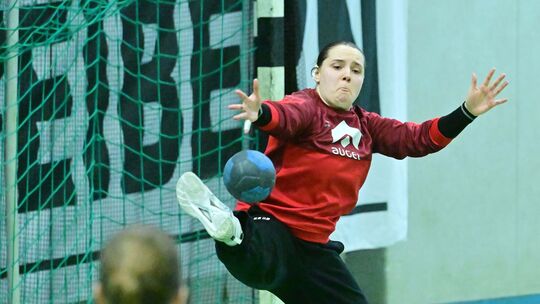 Weiberns Torhüterin Hannah Caspers und ihr Team zeigten in Trier eine gute Leistung, zum Sieg reichte es für den TuS aber nicht.