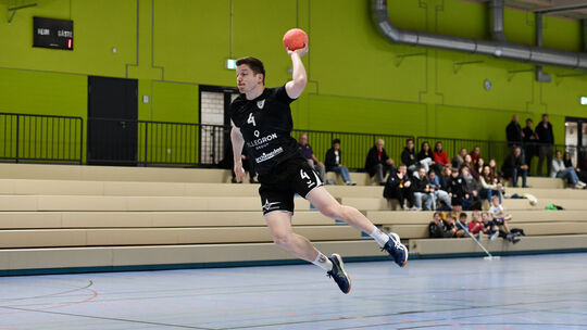 Rechtsaußen Frank Schaust kassierte mit dem TV Bad Ems beim Tanbellennachbarn HV Vallendar II eine 25:28-Niederlage.