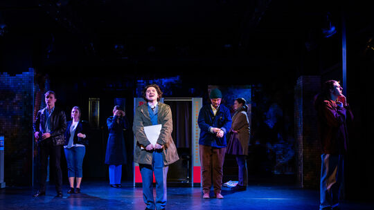 Auch Nino (Leon Jung) hat es nicht leicht im Alltag -- er wird, genau wie Amélie, von seiner Umwelt oft als liebenswerter Träume