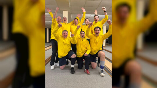 Der TuS Kirchberg bleibt erstklassig, der Jubel war groß bei (stehend, von links) Marco Thees, Andreas Martin, Torsten Klingels,