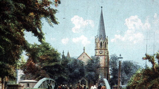Die Martin-Luther.Kirche, wie sie 1872 von Pfarrer Gustav Adolf Pliester erbaut wurde.