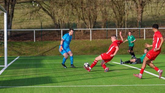 Wenn Justin Nagel in Tornähe zu viel Raum hat, wird es gefährlich. Seinem ersten Treffer (Foto) ließ der Malberger in Girkenroth