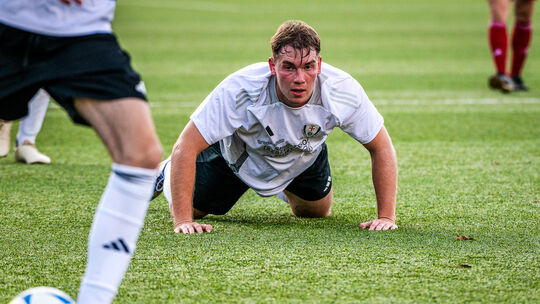 Zells Kapitän Jonas Münster musste schon nach 21 Minuten ausgewechselt werden. Trotzdem gewann seine SG am Ende glücklich mit 1: