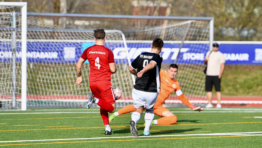 Mit seinem Treffer zum 3:1 unmittelbar nach der Pause sorgte Montabaurs Rico Brenner im Heimspiel gegen die SG Lautzert für die Mit seinem Treffer zum 3:1 unmittelbar nach der Pause sorgte Montabaurs Rico Brenner im Heimspiel gegen die SG Lautzert für die