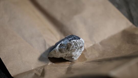 Ein Meteorit ist im Koblenzer Stadtteil Güls in ein Hausdach eingeschlagen.