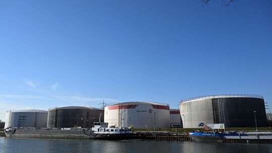 Öltanks am Rhein-Herne-Kanal