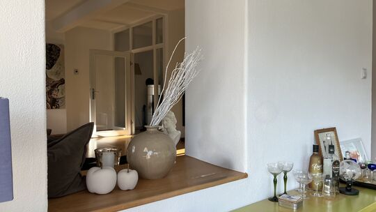 Blick vom Wintergarten ins Wohnzimmer