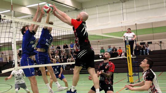 Der TV Feldkirchen und der TV Walpershofen schenkten sich in ihrem Spiel nichts. Am Ende setzten sich die Gäste mit 3:1 durch.