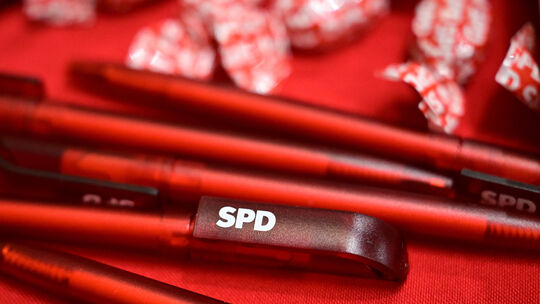 Eine beurlaubte Landesbeamtin leitet den SPD-Wahlkampf in Rheinland-Pfalz – das führt nun zu Streit (Symbolfoto). Eine beurlaubte Landesbeamtin leitet den SPD-Wahlkampf in Rheinland-Pfalz – das führt nun zu Streit (Symbolfoto).