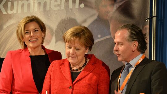 Bundeskanzlerin Angela Merkel zu Gast in Simmern - eingerahmt von Julia Klöckner und Andreas Nikolay