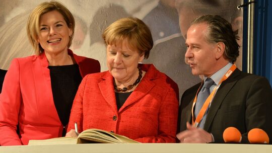 Bundeskanzlerin Angela Merkel zu Gast in Simmern - eingerahmt von Julia Klöckner und Andreas Nikolay